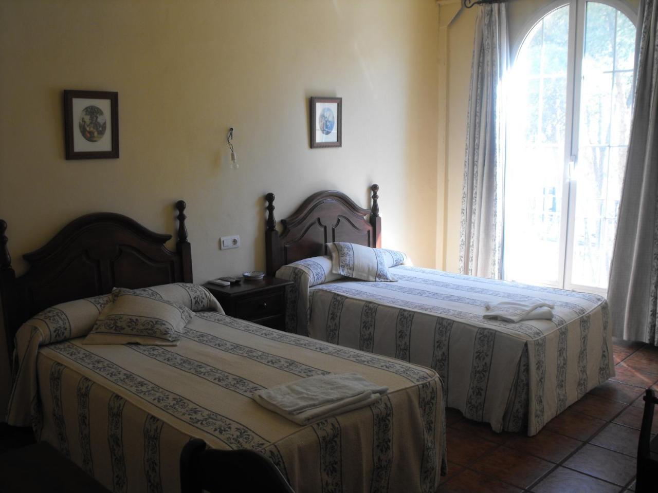 Hostal Nicol'S Hotel Luque Ngoại thất bức ảnh