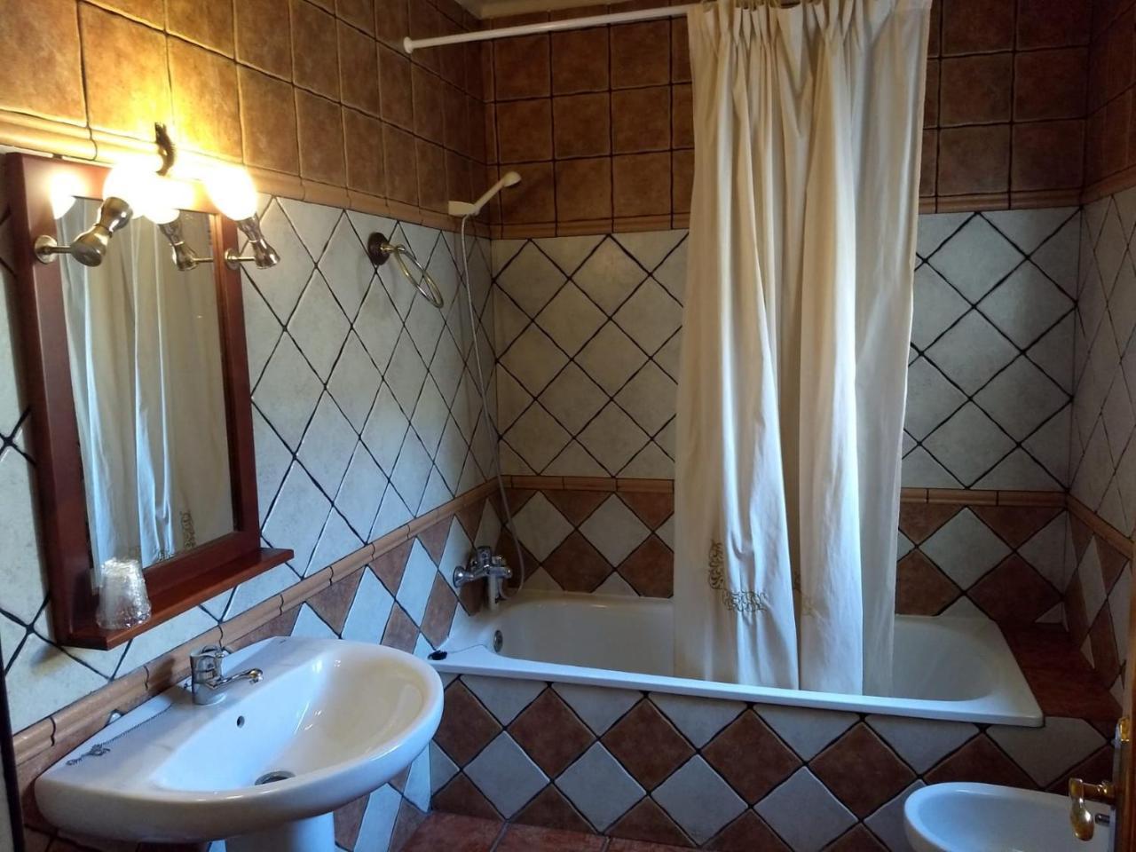 Hostal Nicol'S Hotel Luque Ngoại thất bức ảnh