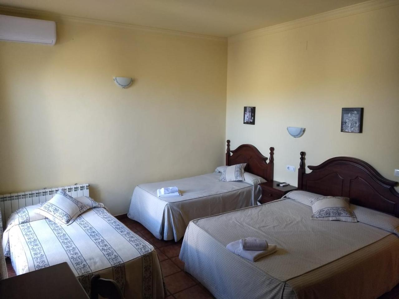 Hostal Nicol'S Hotel Luque Ngoại thất bức ảnh